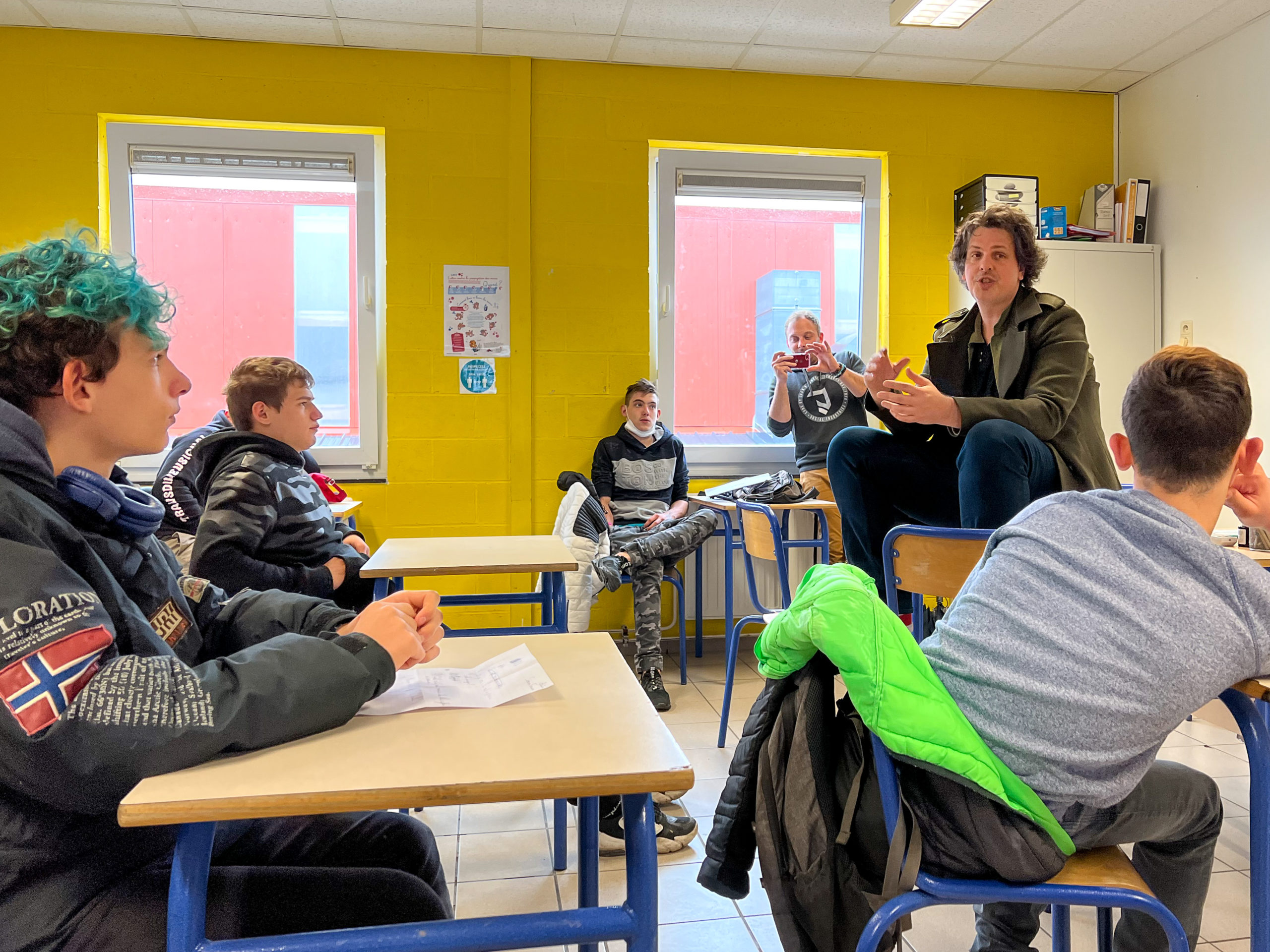 Lire la suite à propos de l’article Le chanteur Saule rencontre des jeunes de l’enseignement spécialisé à Saint-Mard